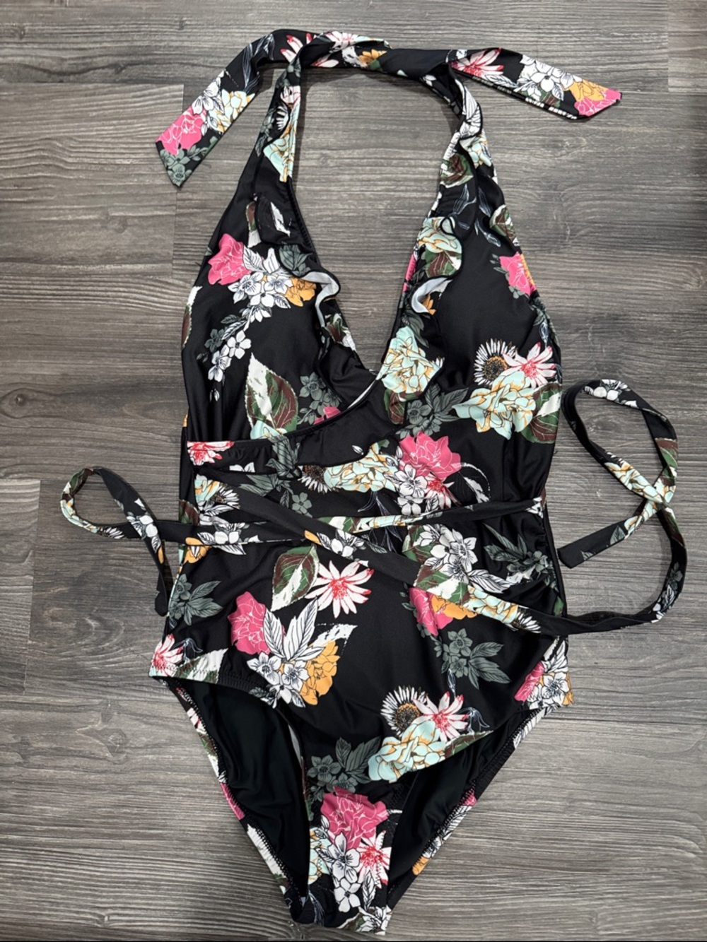 NWOT ModCloth Floral Surplice Ruffle Swimsuit Size Large NEW